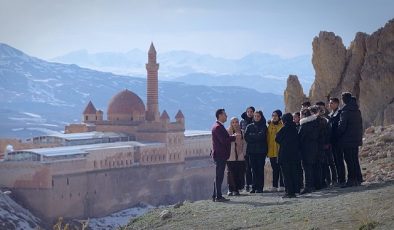 “Ağrı’nın Zirvesinden Gerçek Hikayeler” Teknoloji ile Hayallerine Ulaşmak İsteyen Öğrencilerin Hikayesi Belgesele Dönüştü