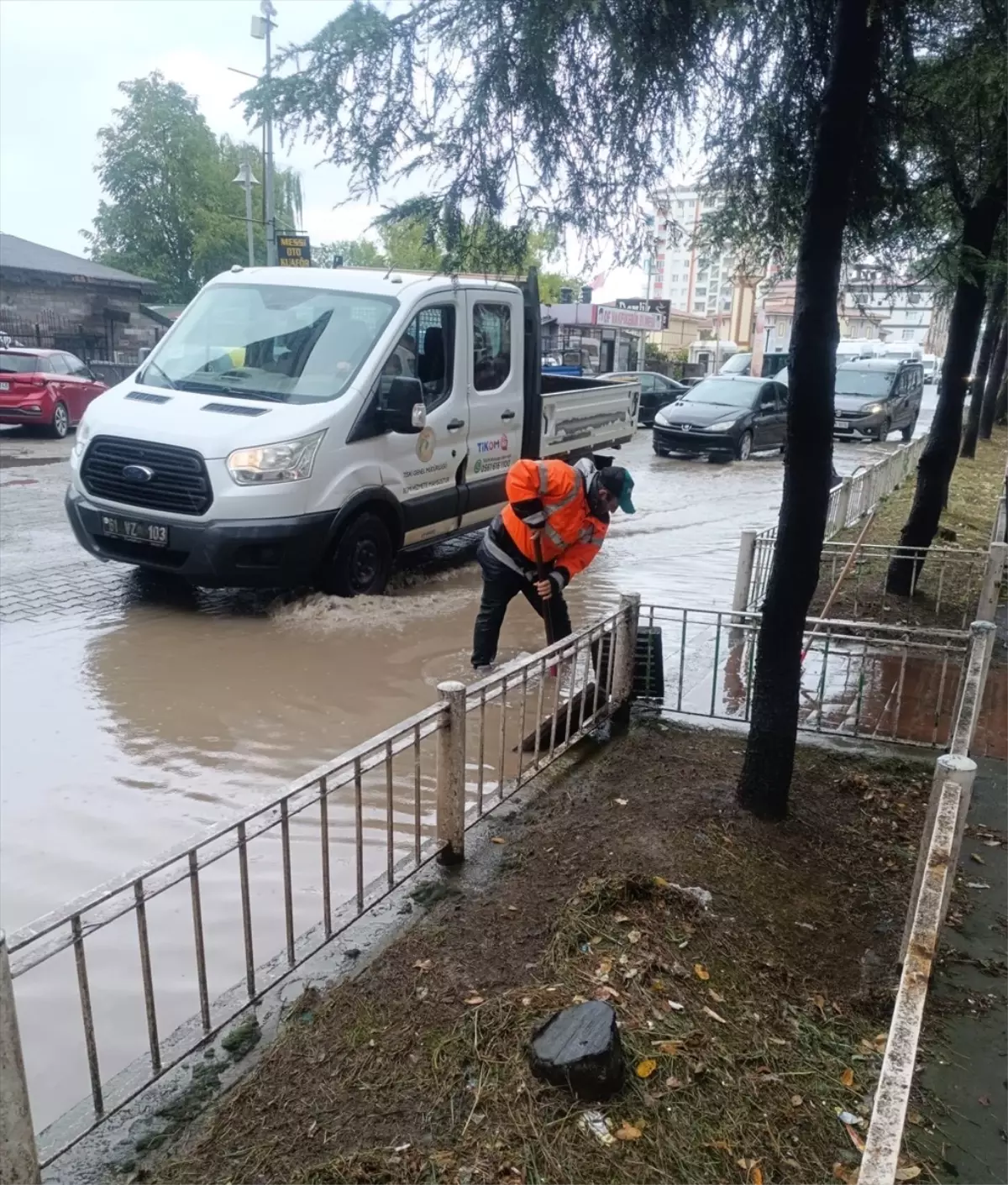 Of’ta Sağanak Hayatı Olumsuz Etkiledi