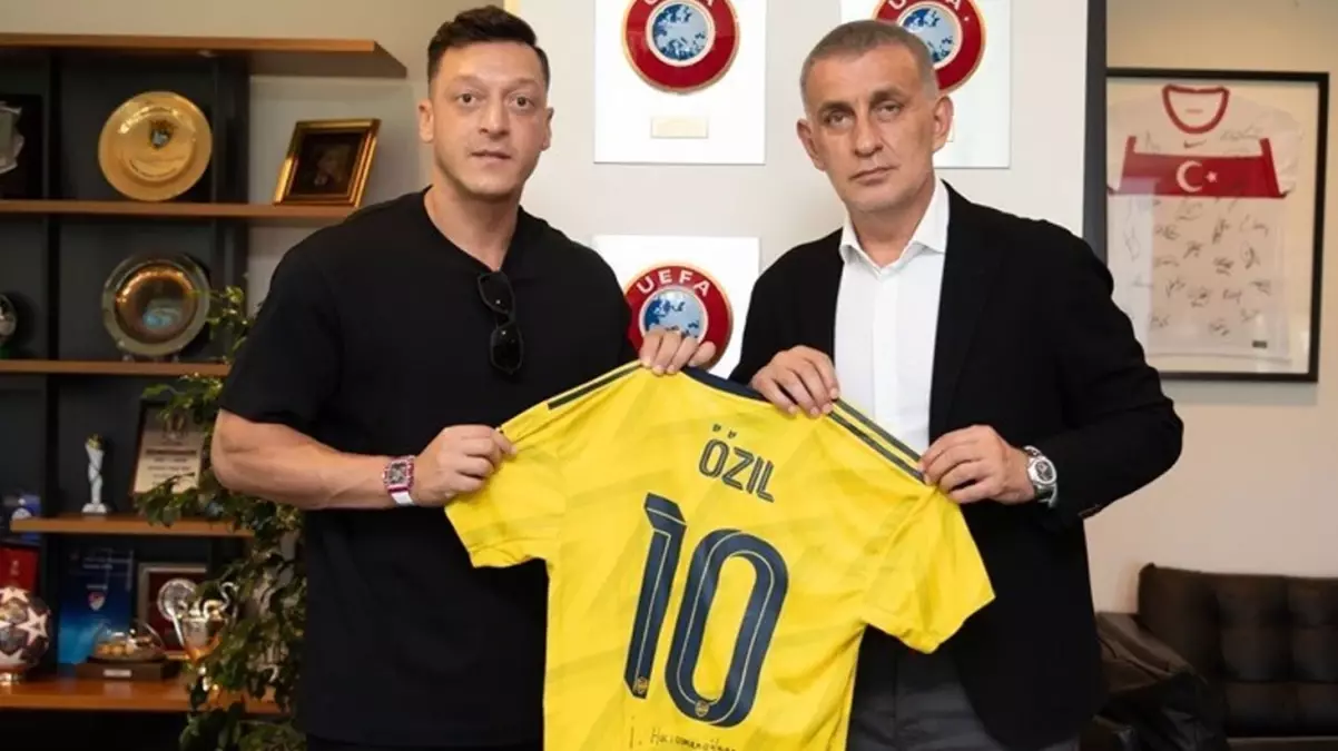 Mesut Özil’den TFF başkanlığı iddialarına yanıt